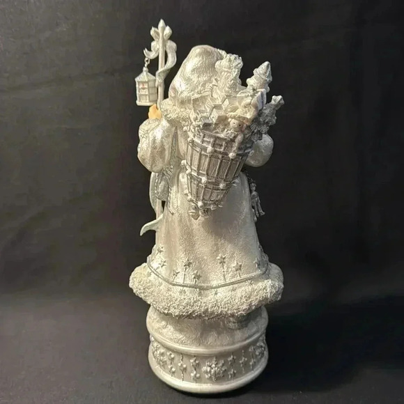 Vintage Old World Santa Music Box from San Francisco Music Box Company - Picture 8 of 12